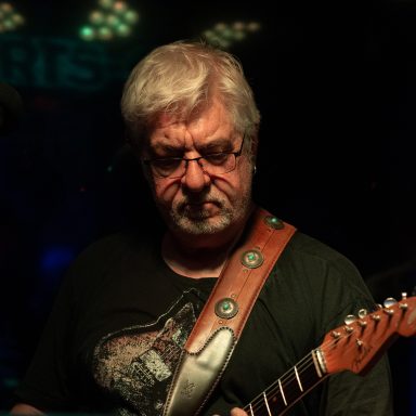 Robert Kraus an der Gitarre