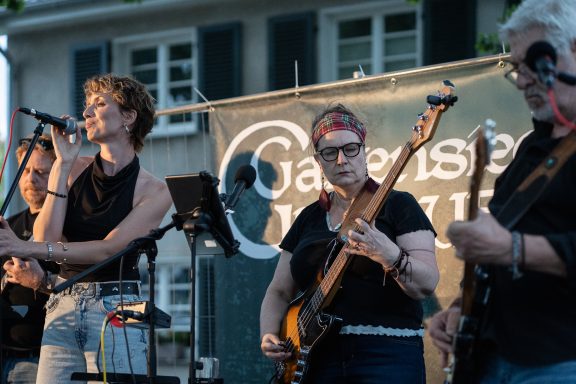 Die ganze Band Overbeck in Aktion